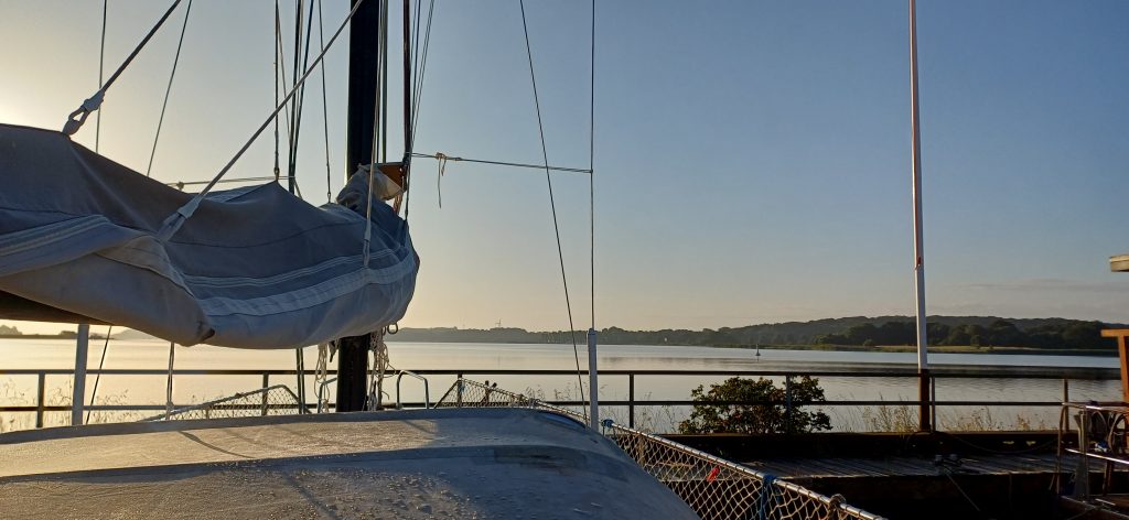 Blick vom Boot Morgens bei Sonnenaufgang.
