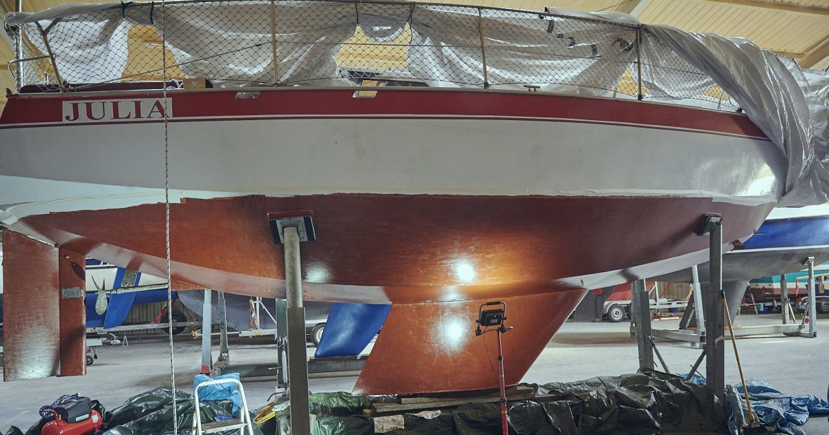 Julias Unterwasserschiff ist gestrichen und soweit fertig