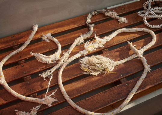 Die Überreste der Genua Schot nachdem si ein der Schraube waren