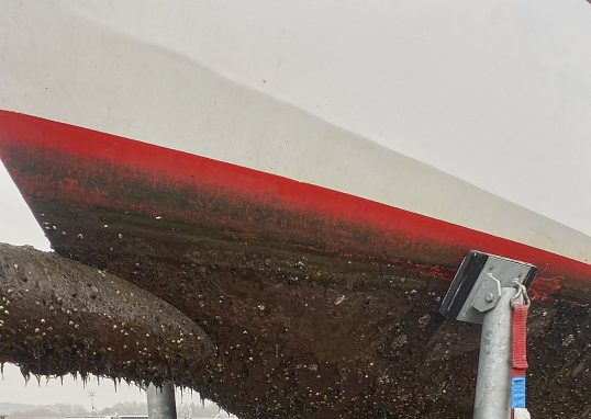 Julia kommt im Dezember 2022 aus dem Wasser und braucht ein Unterwasser Refit.