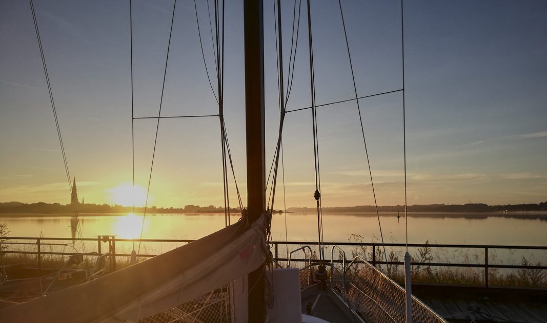 Der Grund für Julia, Sonnenaufgang über der Schlei