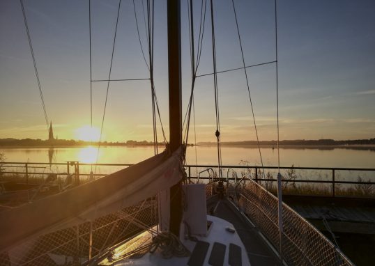 Der Grund für Julia, Sonnenaufgang über der Schlei