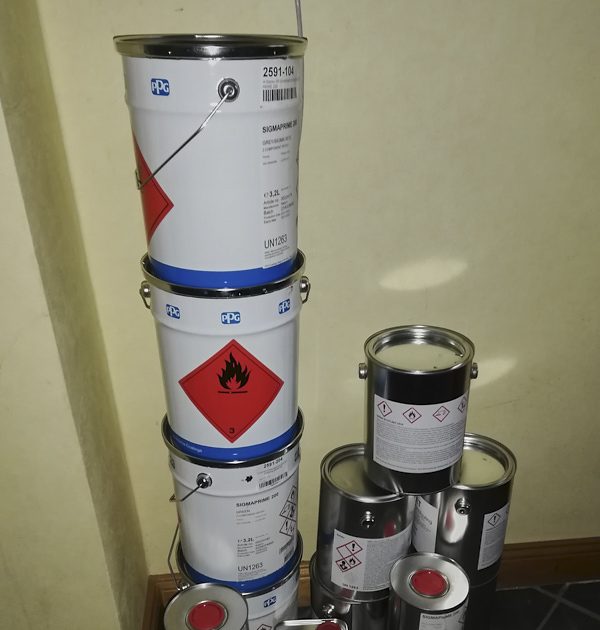 Die Farbe wartet auf ihren Einsatz