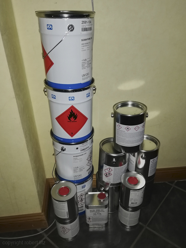 Die Farbe wartet auf ihren Einsatz